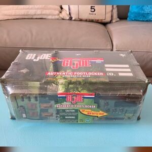 GI JOE  Authentic Footlocker with Battle Gear - Green NIB